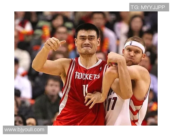 姚明背人扣篮精彩瞬间展现巨星风采与篮球魅力的完美结合