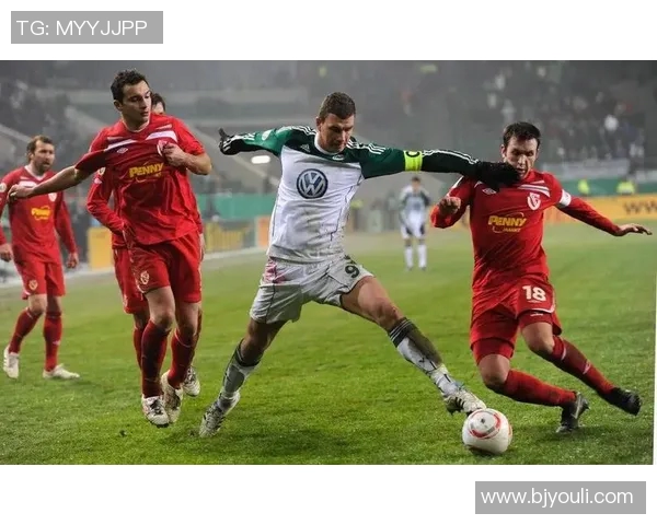 狼堡队备战德甲,士气高涨迎接新赛季的到来 狼堡队备战德甲,士气高涨迎接新赛季的到来